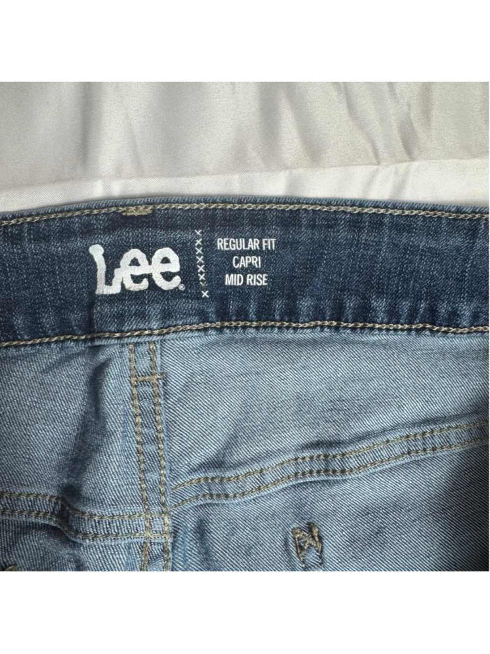 Women's Lee Regular Fit Mid Rise Capri Jeans Blue Size 20 - Picture 2 of 5